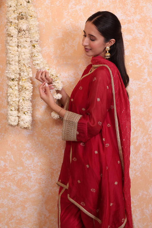 Sara - The Regal Muse in Red - My Store - Sara - The Regal Muse in Red